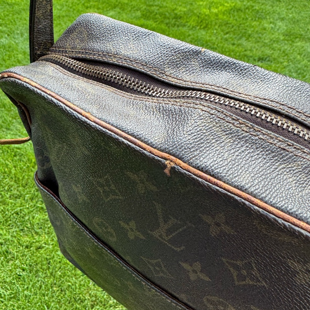 Authentic Louis Vuitton Saumur 36 Monogram Messenger Bag - Picture 7 of 10
